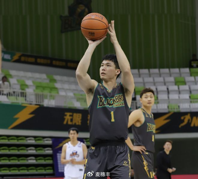 世界杯手机直播客户端下载-首秀仅得1分!网红球员终于登场,没打就进全明星|赖益烨|男篮|上海|上海玄鸟男篮|山东队_新浪体育_新浪新闻