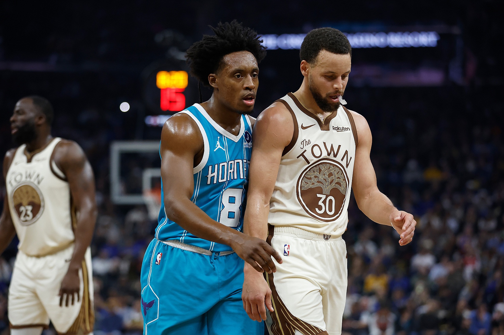 世界杯赛事直播地址-克拉克声援库里：我们想看他每场飚进12记三分 别再对他生拉硬拽